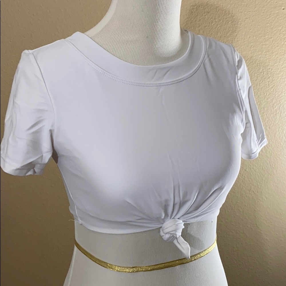 White workout crop top!
